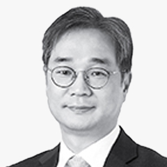 The portrait photo of Jeon Hyo Sung, KB Financial Group