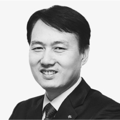 The portrait photo of Yook Chang Hwa, KB Financial Group