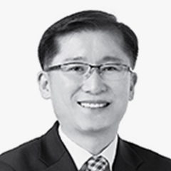 The portrait photo of Yum Hong Sun, KB Financial Group