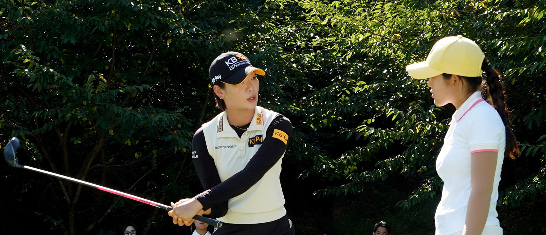 Park Inbee's golf swing in front of a large crowd