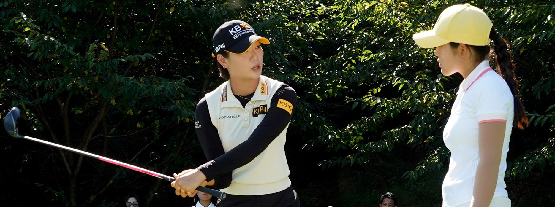 Park Inbee's golf swing in front of a large crowd