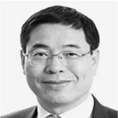The portrait photo of Oh Gyu-taeg, chairman of the ESG committee of KB Financial Group