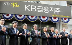 Resmi meluncurkan KB Financial Holdings dan terdaftar di Bursa Efek New York