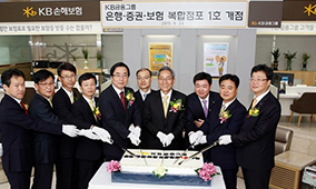 Established the industry's first 「bank, securities, insurance,  life insurance」 combined store